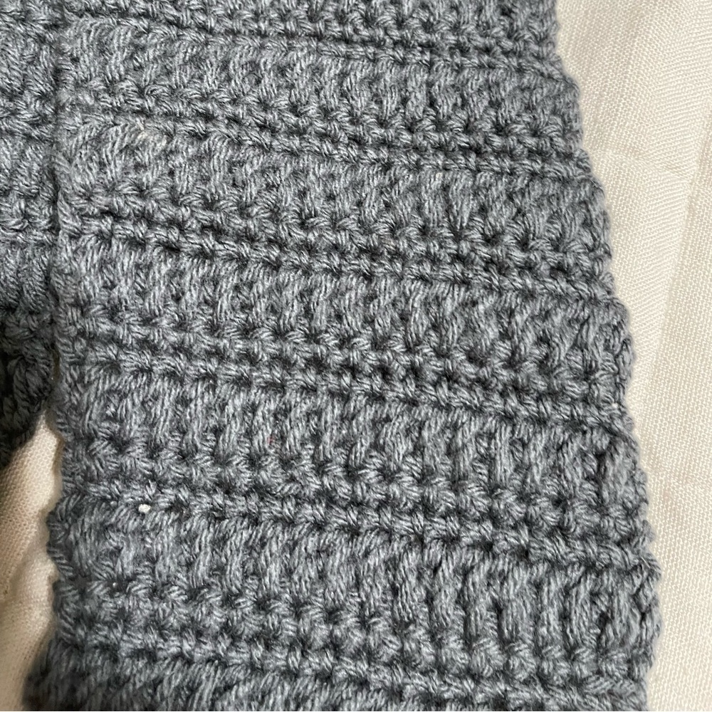 Handmade grey scarf - Picture 3 of 3